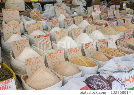 吉爾吉斯斯坦比什凱克的奧什集市 132268914