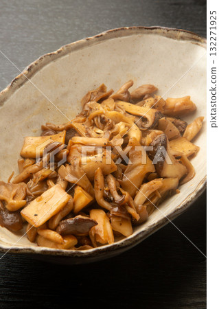奶油醬油炒蘑菇 132271925
