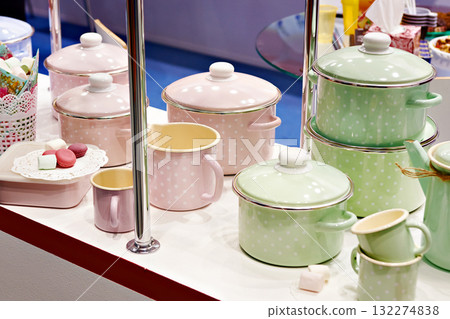 Enameled kitchen stock pots  in store 132274838