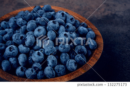 fresh blueberries, in a wooden bowl, on the table, top view, close-up, no people, 132275173