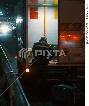 Night Delivery Truck Worker Japan Street 132275631