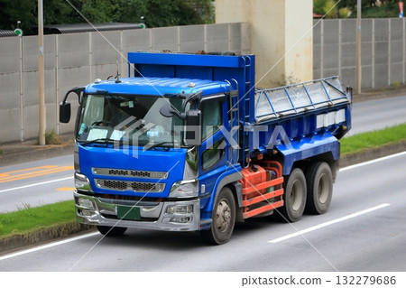 Dump truck Dump truck 132279686