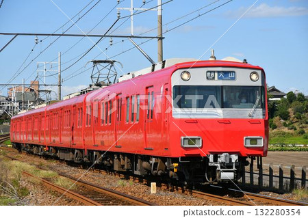 6500 series 6510 train running on the Meitetsu Kakamigahara Line 6500 series 6510 train running on the Meitetsu Kakamigahara Line 132280354