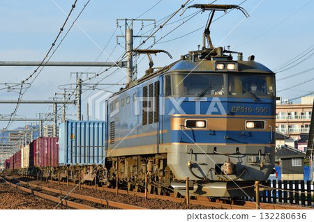 EF510-506 going up the Tokaido Main Line 132280636