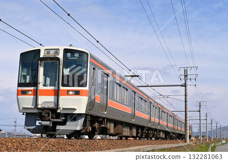 311 series G11 train running along the Kiso River 132281063