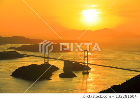 [愛媛郡]來島海峽大橋和日落 132281604