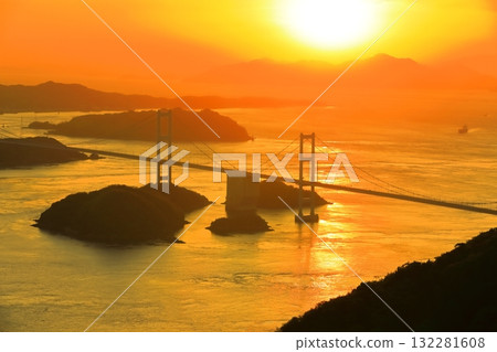 [Ehime Prefecture] Kurushima-Kaikyo Bridge and sunset 132281608