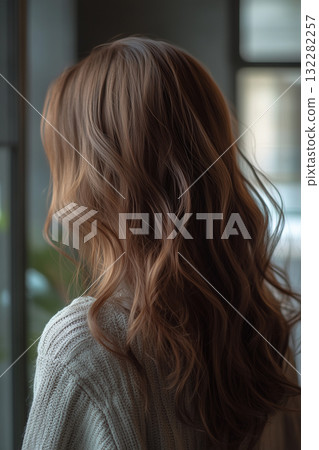 Long hair, back, gradient color, layered cut, woman 132282257