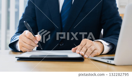 businessman signing documents 132282795
