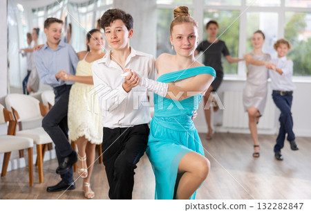 Cheerful teenagers practicing vigorous dance in choreography studio 132282847