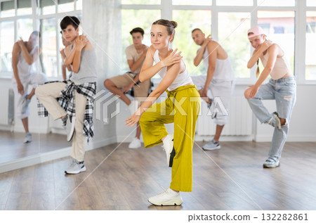 Teen girl with group of teenage friends, learn to dance hip hop Teen girl with group of teenage friends, learn to dance hip hop 132282861