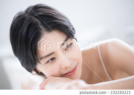 適合年輕女性的美容美容院形象 適合年輕女性的美容美容院形象 132283221