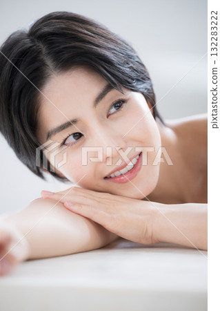 年輕女性美容美容院形象的特寫 年輕女性美容美容院形象的特寫 132283222