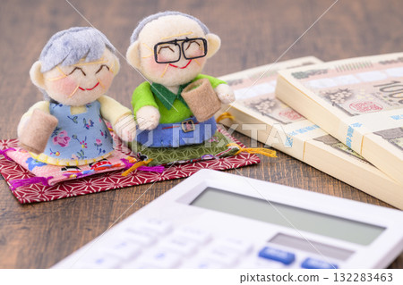 Elderly couple and money (+calculator) 132283463