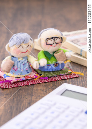 Elderly couple and money (+calculator) 132283465