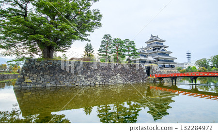 A quiet morning at Matsumoto Castle, Nagano Prefecture A quiet morning at Matsumoto Castle, Nagano Prefecture 132284972