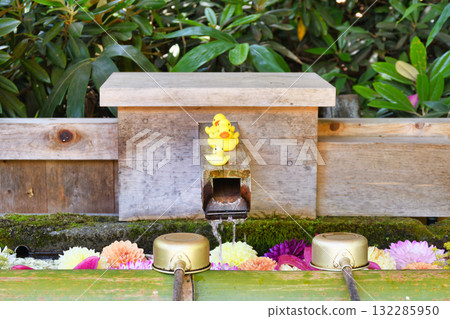 草津溫泉:白根神社的花水池(群馬縣吾妻郡草津町草津) 草津溫泉:白根神社的花水池(群馬縣吾妻郡草津町草津) 132285950