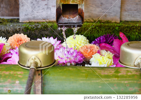 草津溫泉:白根神社的花水池(群馬縣吾妻郡草津町草津) 草津溫泉:白根神社的花水池(群馬縣吾妻郡草津町草津) 132285956