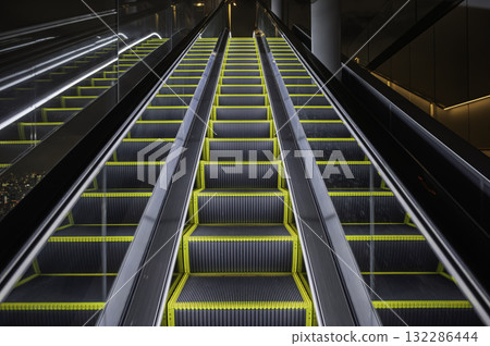 Tokyo Night and Structural Beauty Tokyo Night and Structural Beauty 132286444