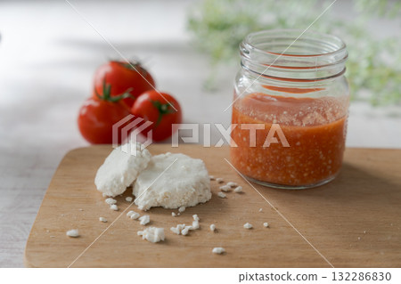 一罐番茄曲和米曲原料 132286830