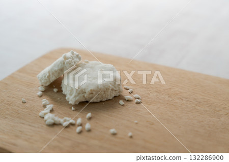 木砧板上的 Koji 木砧板上的 Koji 132286900