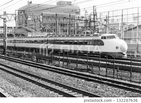 [Photo taken in December 1975] Tokaido Shinkansen 0 series train speeding through the Tamachi area 132287636