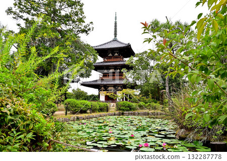 Lotus Temple triple tower 132287778