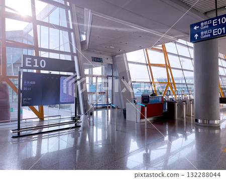 早上北京首都國際機場登機口 早上北京首都國際機場登機口 132288044