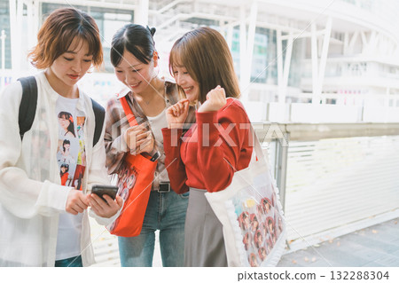 朋友 女生 女孩 132288304