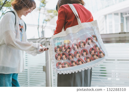 朋友 女生 女孩 132288310