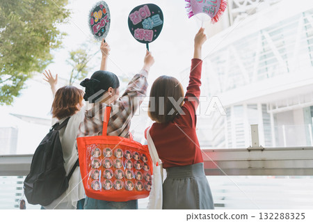 女生 女孩 女性 132288325