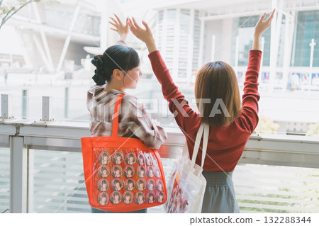 females, female, lady 132288344