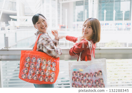 females, sidekick, female 132288345