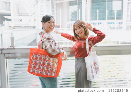 朋友 女生 女孩 132288346