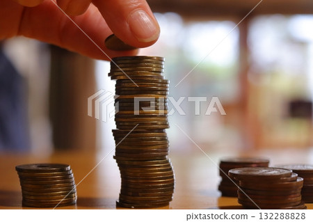 "Stacking 5 yen coins: a symbolic photo of financial luck, savings, and household management" "Stacking 5 yen coins: a symbolic photo of financial luck, savings, and household management" 132288828