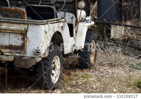 破舊的汽車 破舊的汽車 132289517