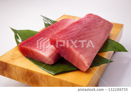 Bluefin tuna medium fatty tuna, sashimi-grade 132289735