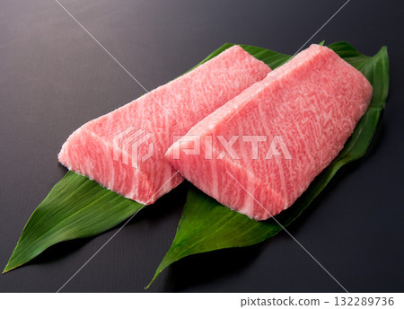 Bluefin tuna medium fatty tuna, sashimi-grade 132289736
