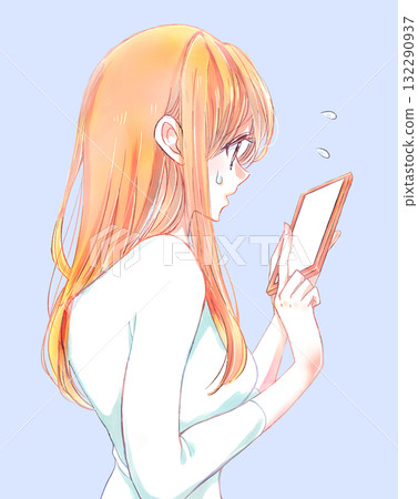 一名女子操作智慧型手機時遇到麻煩，個人資料 132290937