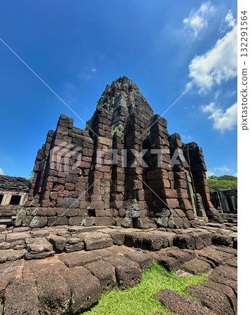 Old stone structure with clear blue sky Old stone structure with clear blue sky 132291564
