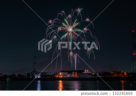 衣浦港祭煙火大會 煙火大會和工廠夜景 132291605