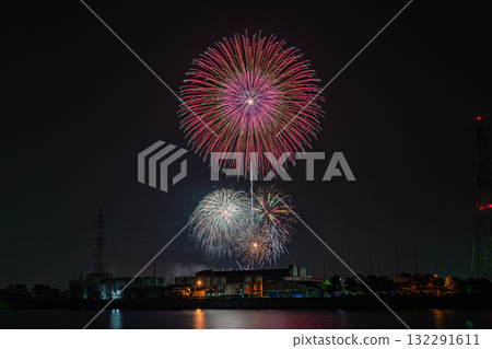 衣浦港祭煙火大會 煙火大會和工廠夜景 衣浦港祭煙火大會 煙火大會和工廠夜景 132291611