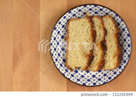 Caramelized Cake Slices 132292894