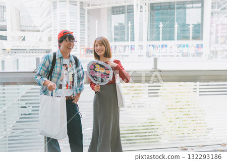 heterosexual couple, idol, date 132293186