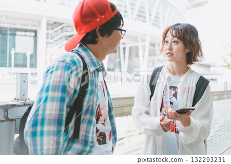 heterosexual couple, person, smart phone 132293231