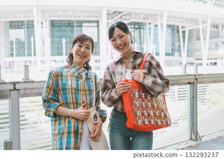 idol, fan, females 132293237