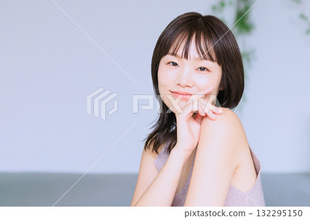 年輕女性的美麗形象 132295150