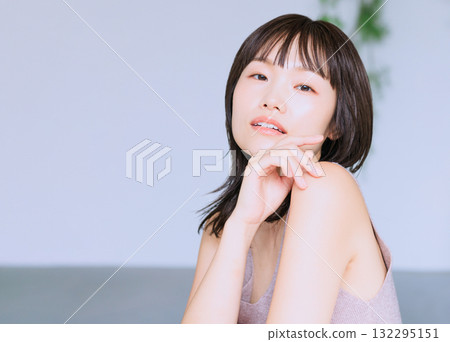 年輕女性的美麗形象 132295151