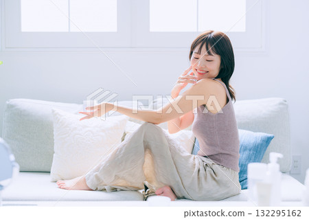 年輕女性的美麗形象 132295162