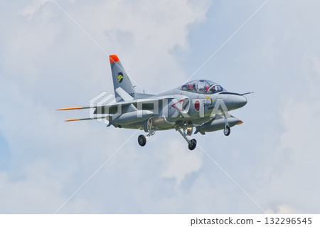 T-4 of the 306th Squadron of the Japan Air Self-Defense Force T-4 of the 306th Squadron of the Japan Air Self-Defense Force 132296545